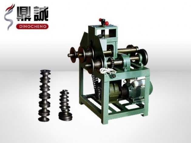 點擊查看詳細信息<br>標題：立式多功能滾動式彎管機 閱讀次數：4924