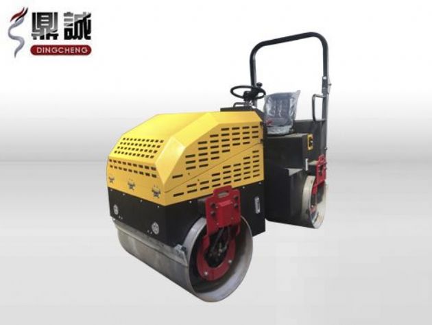 點擊查看詳細信息<br>標題：2.5噸全液壓座駕式振動壓路機 閱讀次數：14394